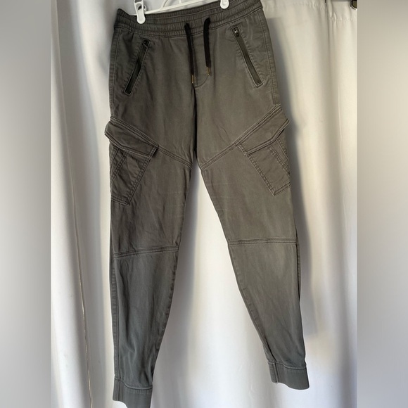 Hollister Men's olive green Cargo jogger utility Pant NWOT size XS fits baggier - Picture 4 of 5